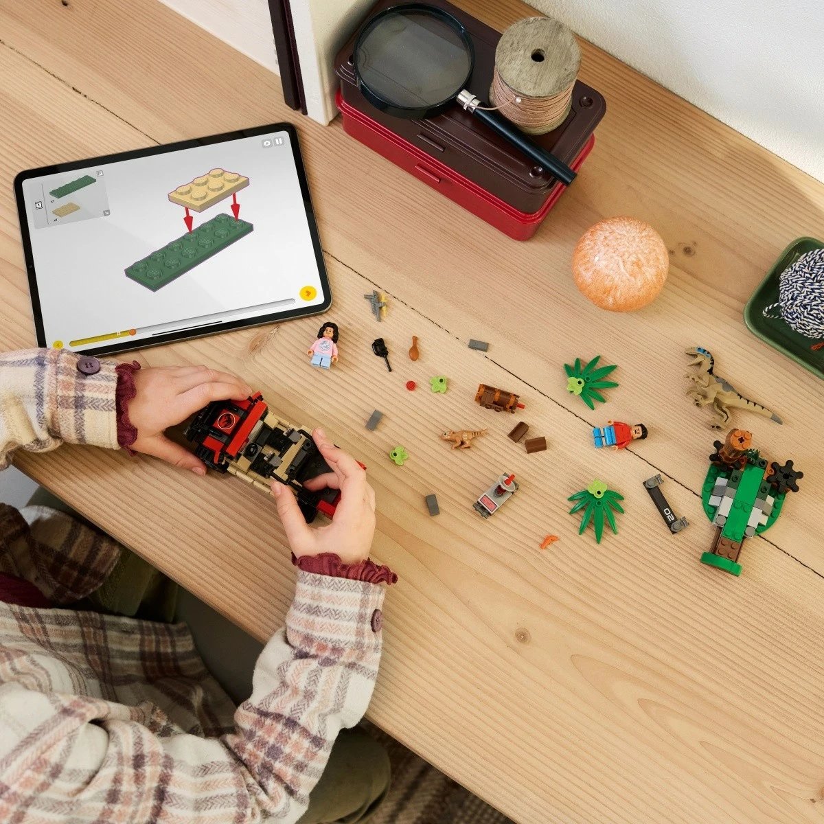 Set LEGO Jurassic World 76972 Off-Road Vehicle Escape, 285 pjesë Set LEGO Jurassic World 76972 Off-Road Vehicle Escape, 285 pjesë