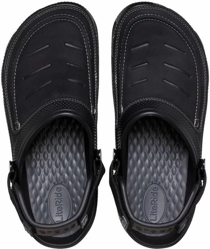 Papuqe Crocs për meshkuj, të zeza
