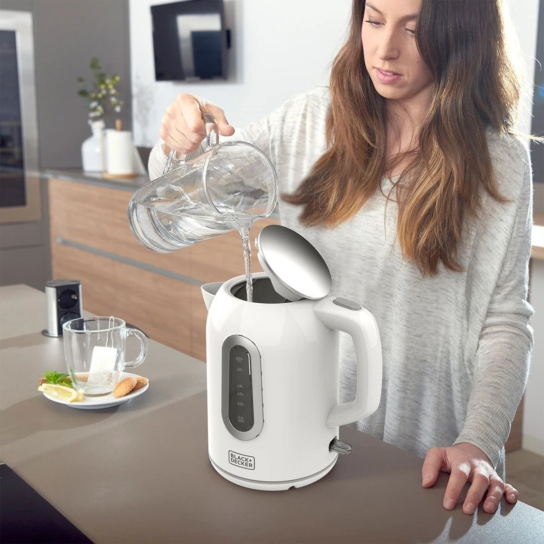 Ibrik elektrik BLACK+DECKER BXKE2204E, i bardhë