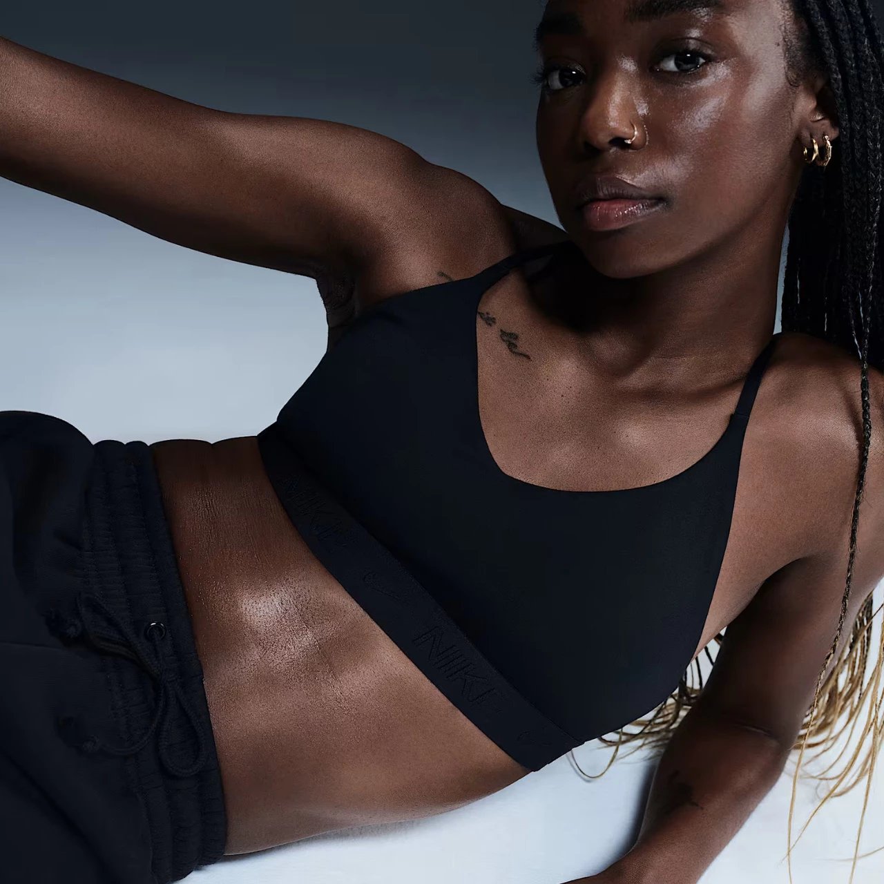 Bra sportive Nike për femra, e zezë