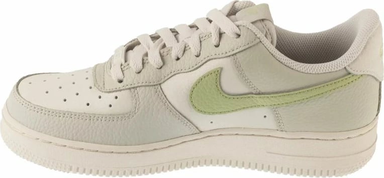 Atlete Nike, të bardha