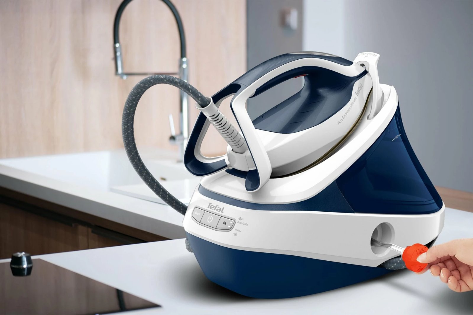 Hekur me gjenerator avulli, Tefal Pro Express Ultimate II GV9712E0, 3000W 7.7 bar, shtytje avulli 590 g/min, bardh e kaltër