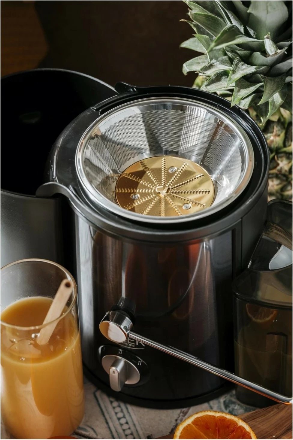 Shtrydhëse Adler AD 4132, 400W, e zezë