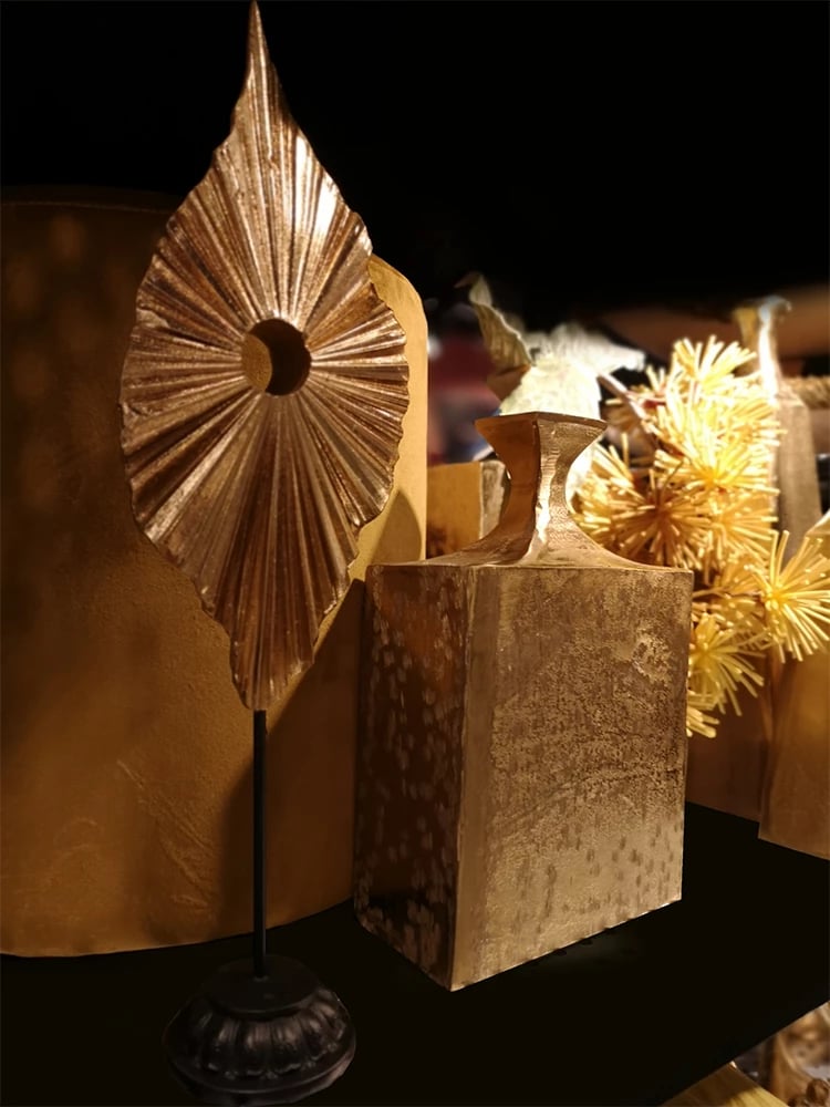 Dekor USSIA Totem, polirezine, ar dhe e zezë, 14x8x42 cm Dekor USSIA Totem, polirezine, ar dhe e zezë, 14x8x42 cm