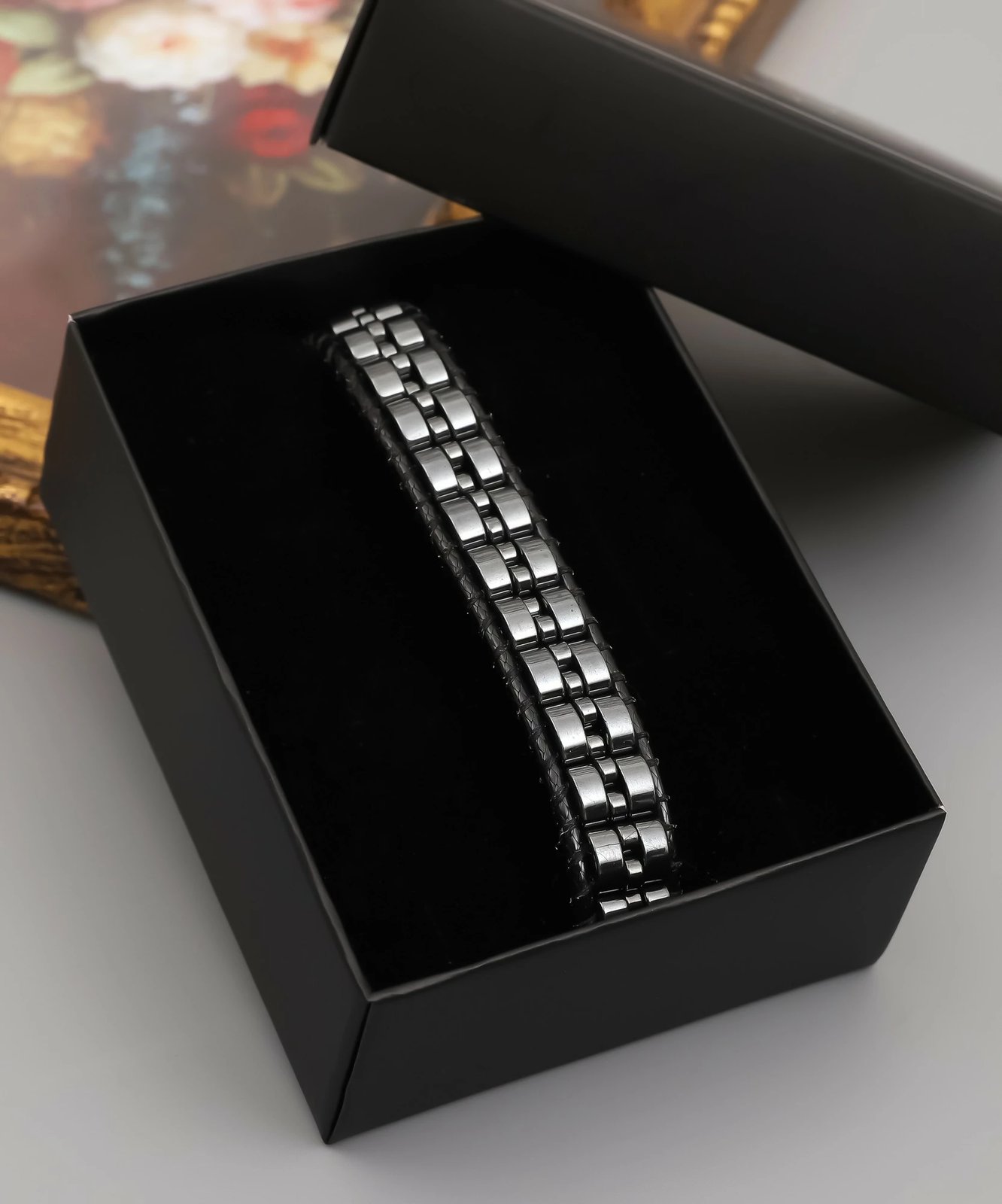 Byzylyk Jumeon, gur hematiti dhe lëkurë, argjend, YRABL2061, 21cm