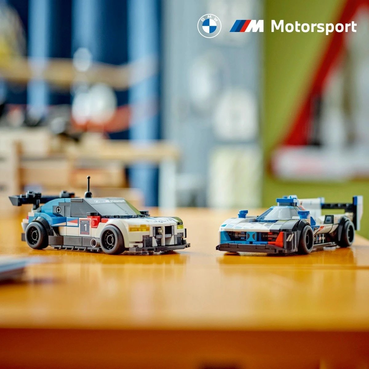 Set ndërtimi LEGO Speed Champions, BMW M4 GT3 & BMW M Hybrid V8, 676 pjesë