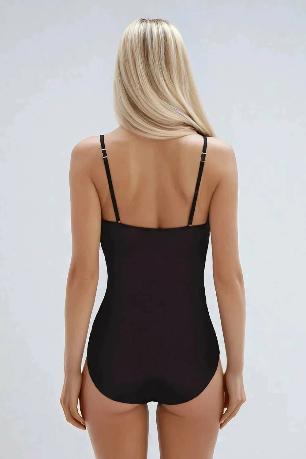 Rroba banje një pjesë, Jumeon, Delma, e zezë