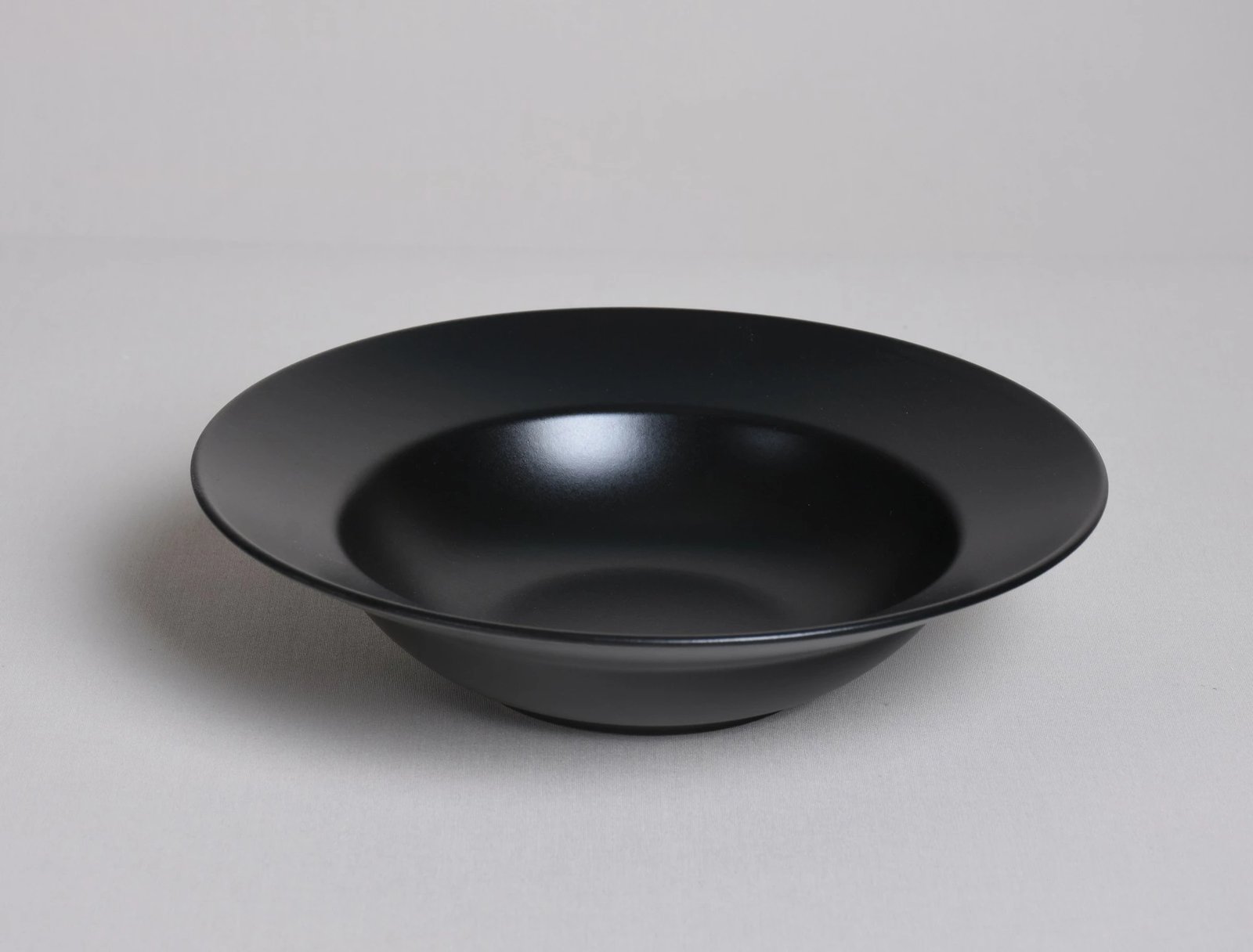 Pjatë shërbimi Hermia Concept, e zezë, PT025126F956A0000000AMTE00, 26x26x8cm (1 copë)