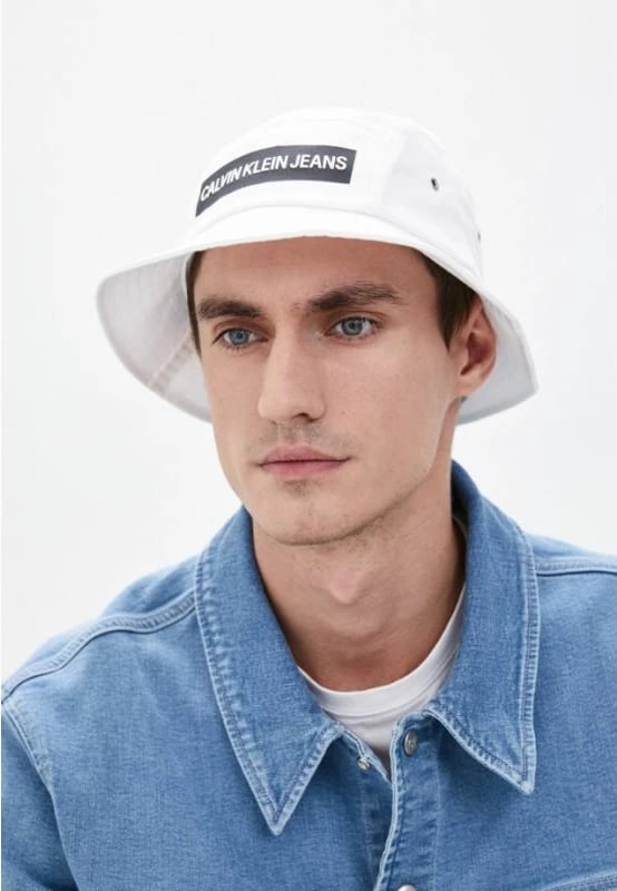 Kapelë Calvin Klein, për të dyja gjinitë, e bardhë