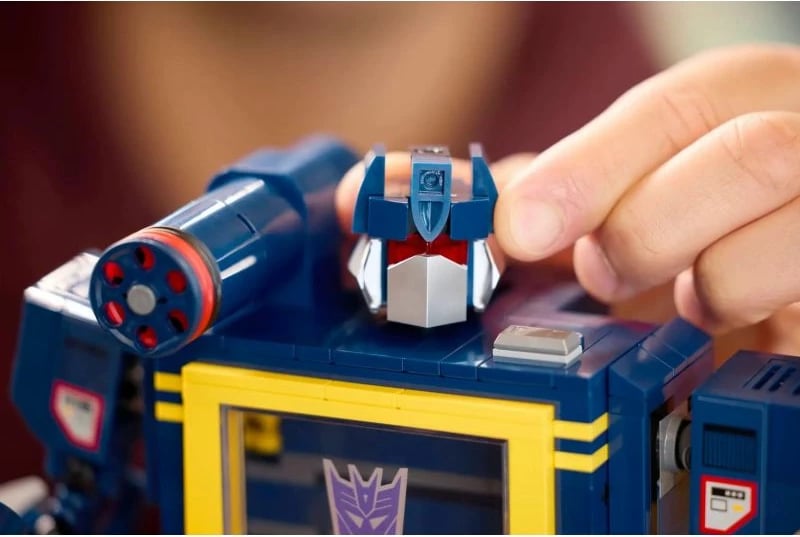 Set LEGO Icons Transformers për të rritur