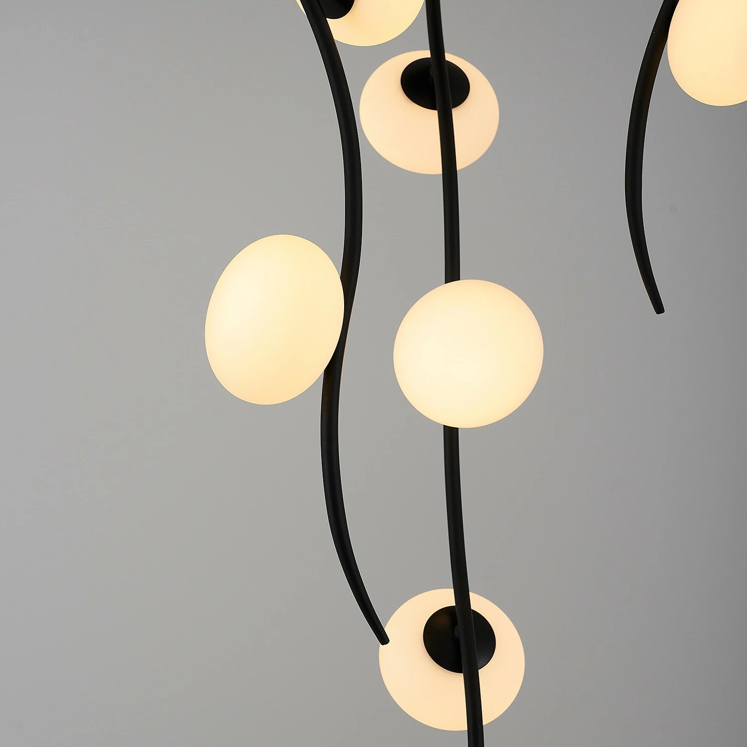 Llambë qelqi varëse Opviq, L1410, e zezë