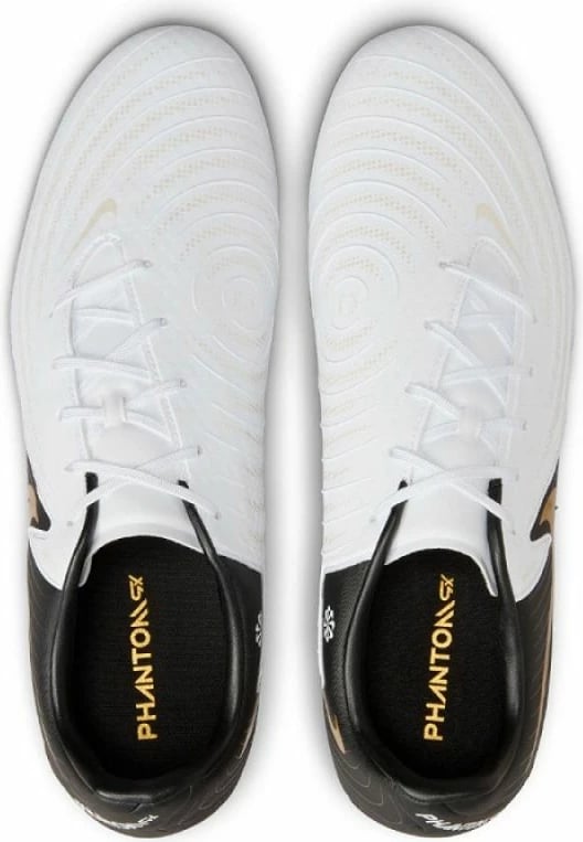 Atlete futbolli Nike për meshkuj, të bardha e të zeza