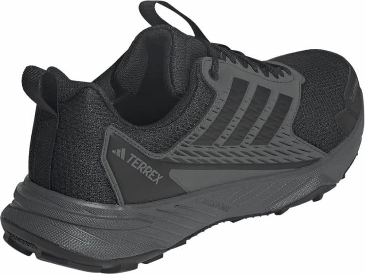 Atlete outdoor adidas, të zeza