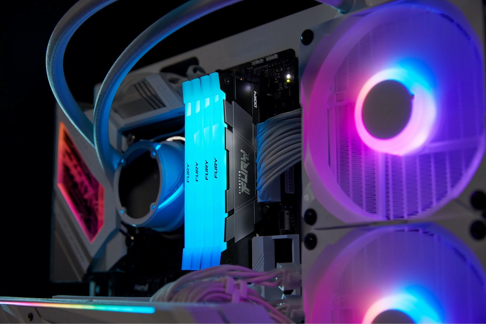 RAM Memorje Kingston FURY Renegade RGB 64GB (4x16GB) 3600MT/s DDR4 RAM Memorje Kingston FURY Renegade RGB 64GB (4x16GB) 3600MT/s DDR4