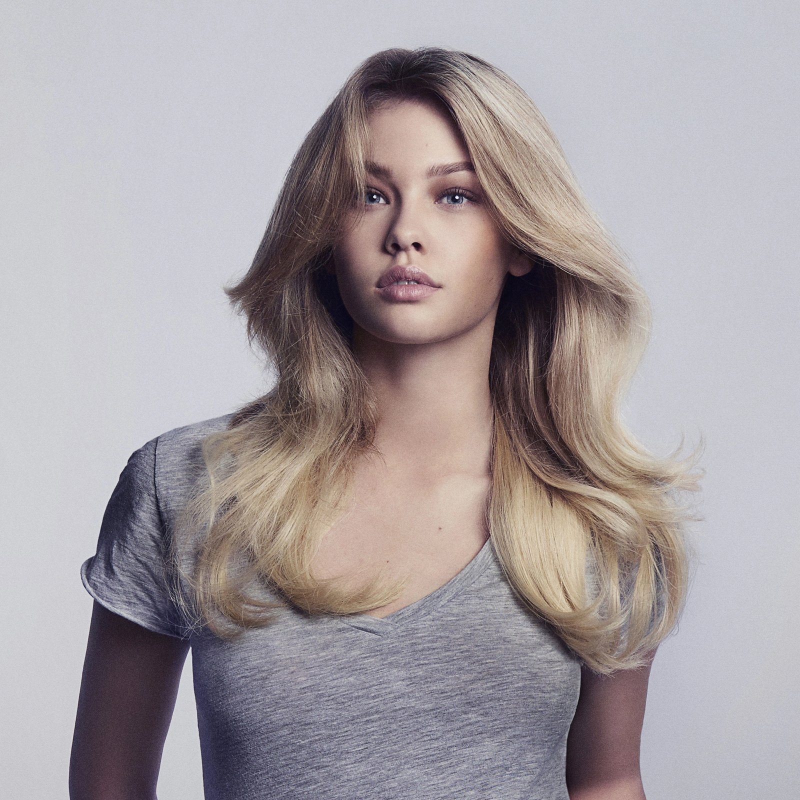 Furçë flokësh me ajër të nxehtë, BaByliss AS950E, 650W, rrotulluese 2‑në‑1, furça 50mm & 40mm, teknologji jonike, kabllo rrotulluese 2.5 m, vjollcë/ari