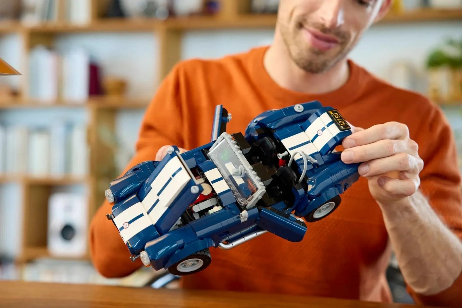 Set LEGO ICONS Shelby Cobra 427 S/C, 10357, për të rritur, Blu