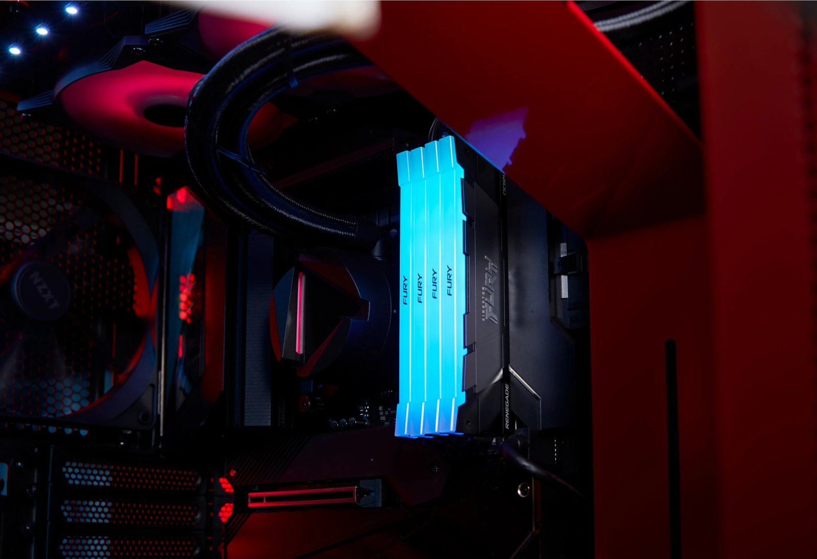 RAM Memorje Kingston FURY Renegade RGB 64GB (4x16GB) 3600MT/s DDR4 RAM Memorje Kingston FURY Renegade RGB 64GB (4x16GB) 3600MT/s DDR4