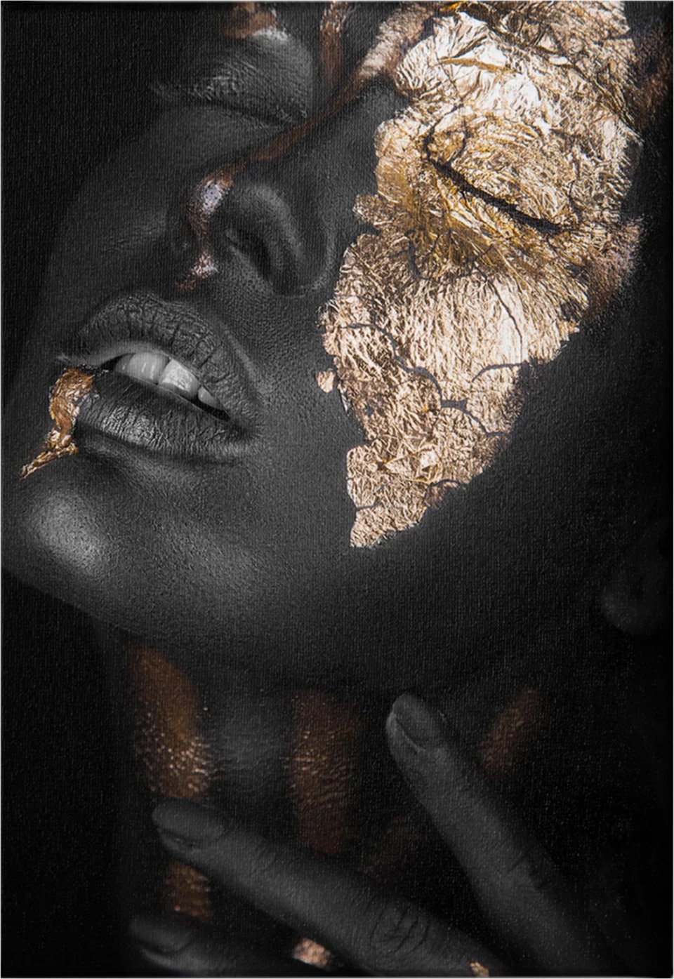 Pikturë kanavace vajzë me lëkurë të errët me grim të artë FH7196.01 50x3x70 cm