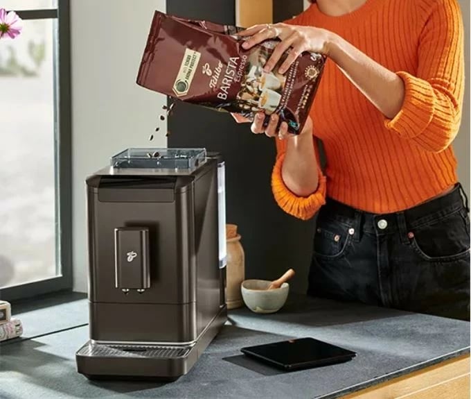 Aparat kafeje automatik, Tchibo, Esperto2 Caffe 650614, 19 bar, 1.4 L, mulli integruar, double cup, e zezë