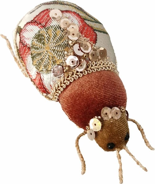 Dekoratë Krishtlindjesh bletë brokat, shumëngjyrëshe, 13x6x5 cm, shkumë dhe tekstil