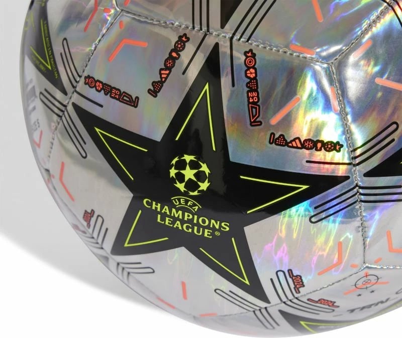 Top futbolli adidas, i zi dhe argjendtë