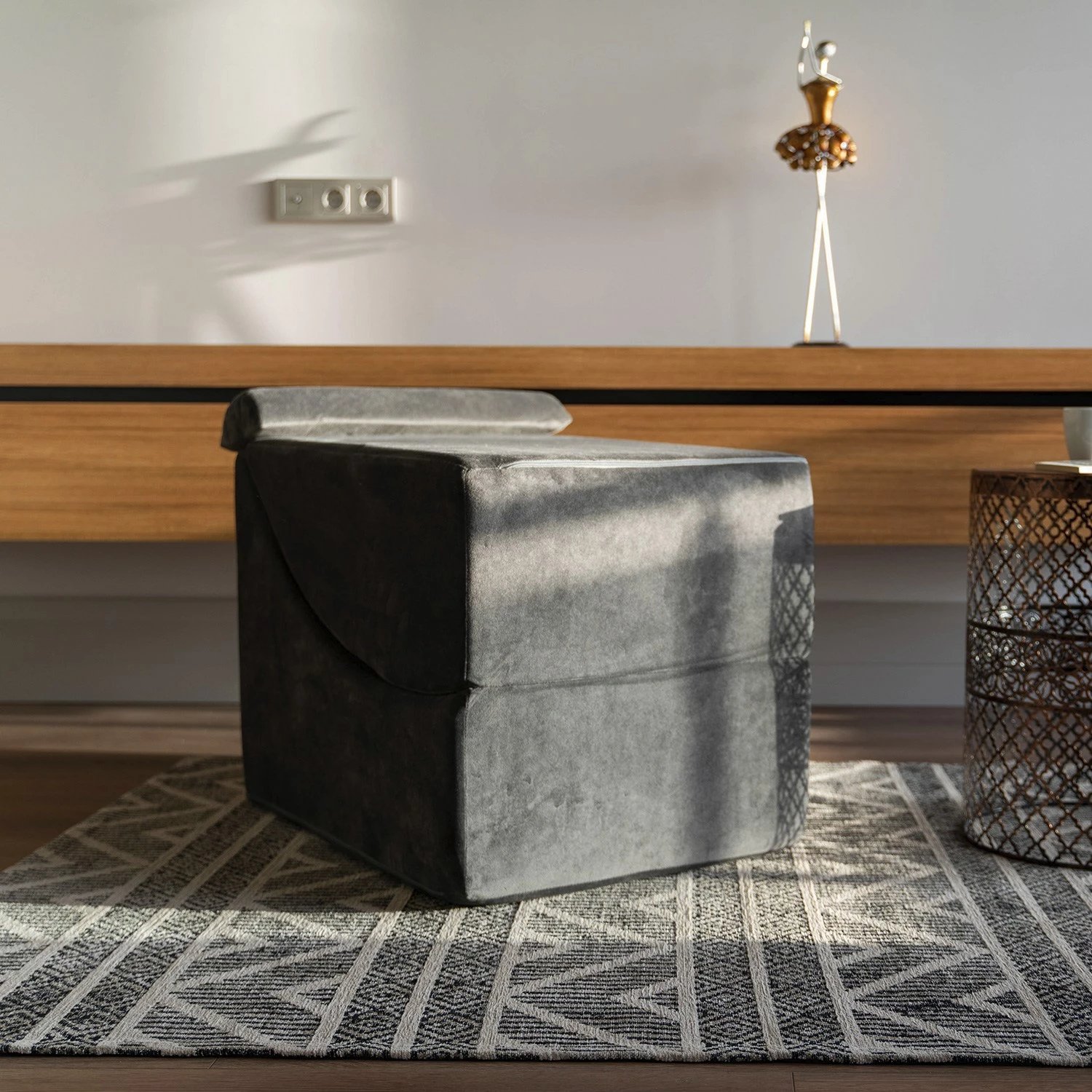 Divan Bella, kadife, ngjyrë antracit, Atelier del Sofa