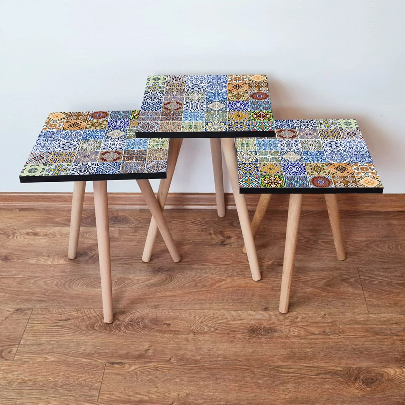 Set tavolinash ndihmëse të vendosshme, shumëngjyrëshe, Skye Decor, 3Shp59 (3 copë)