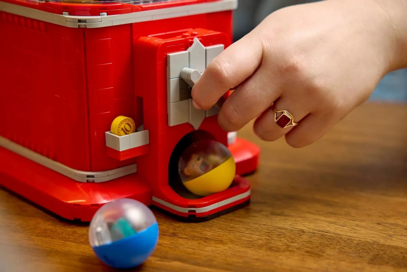 Set LEGO IDEAS 21358 Minifigure Vending Machine, për të rritur, Kuqe