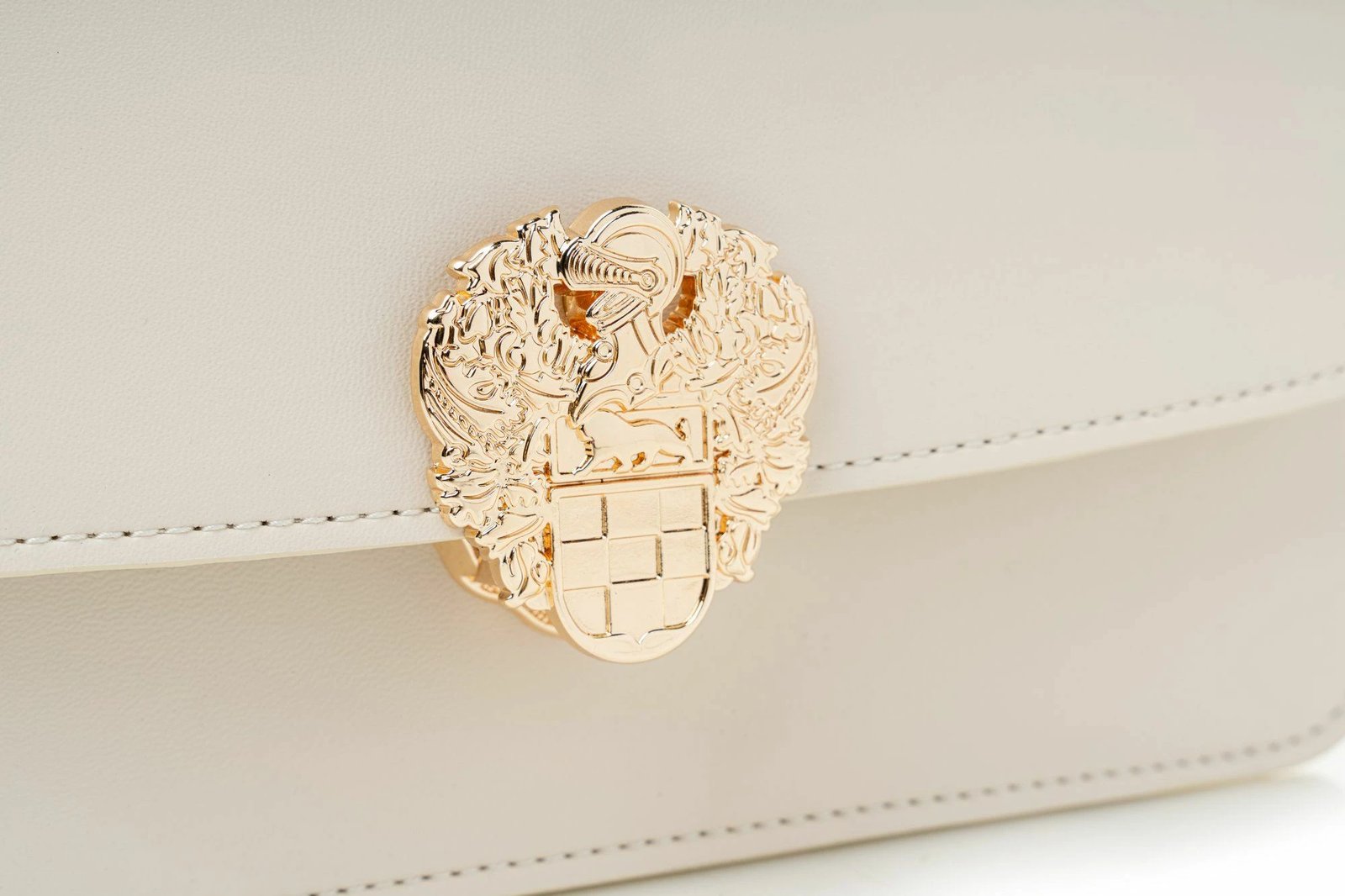 Çantë shpatulle Vince Camuto, Amore, ngjyrë krem