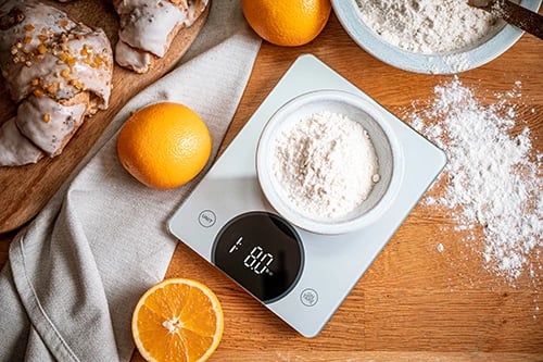 Peshore kuzhine, Adler AD 3173, 10kg, ekran LED, platformë xham i temperuar, e bardhë