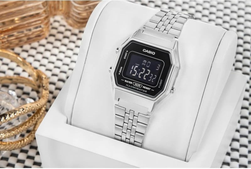 Orë dore digjitale për femra CASIO, argjend