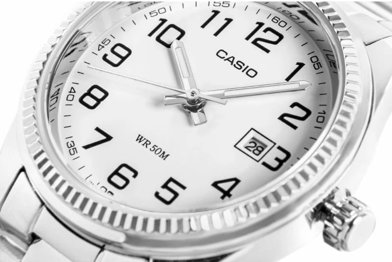 Orë dore për femra Casio, argjendtë