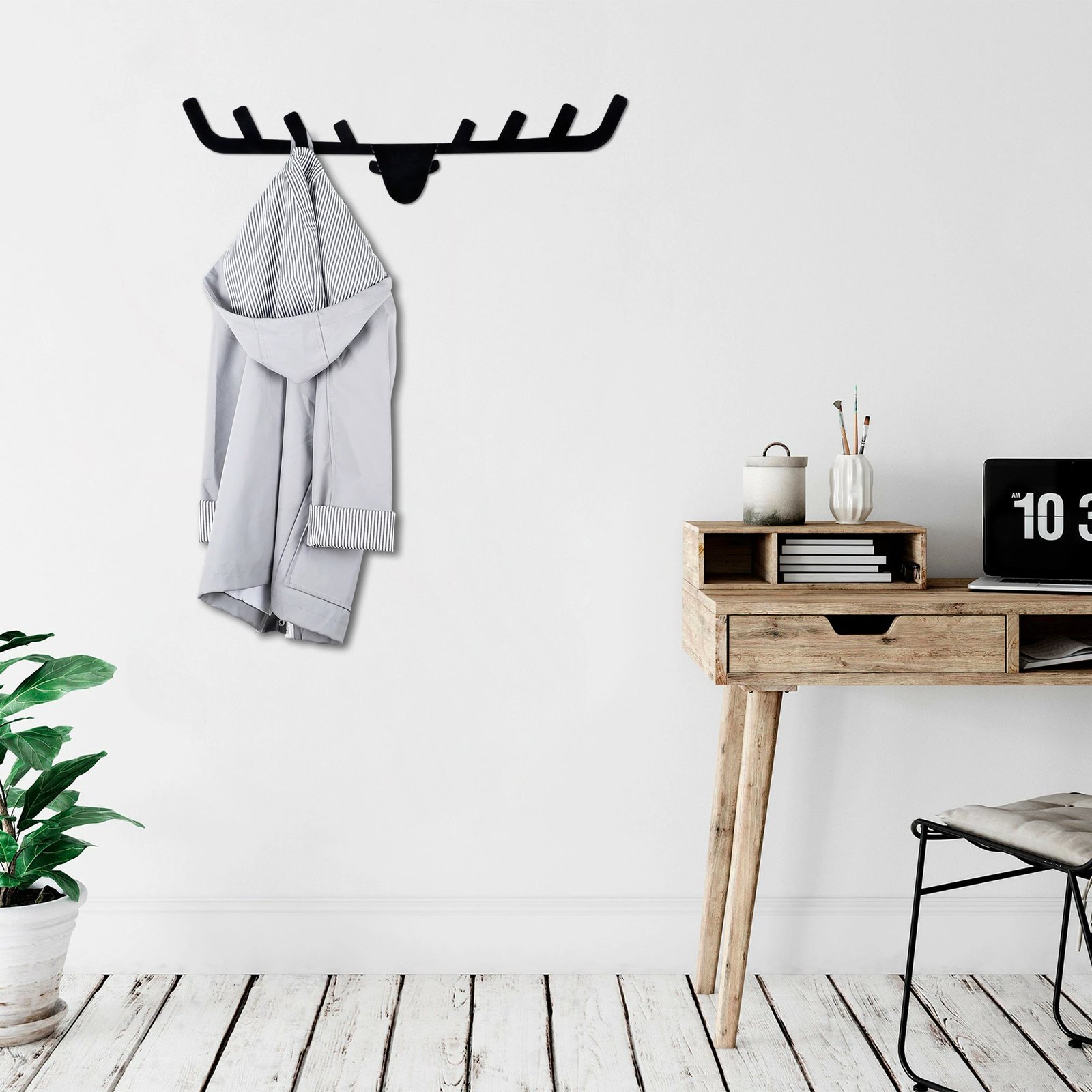 Varëse muri metalike, formë brirësh, ngjyrë e zezë, 66x17cm