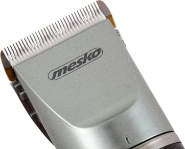 Makinë qethëse për kafshë shtëpiake, Adler, MS 2826, kokë titan me teh qeramik, 35W, deri 90 min, me/pa kabllo, set me 4 krehra dhe bateri shtesë Makinë qethëse për kafshë shtëpiake, Adler, MS 2826, kokë titan me teh qeramik, 35W, deri 90 min, me/pa kabllo, set me 4 krehra dhe bateri shtesë