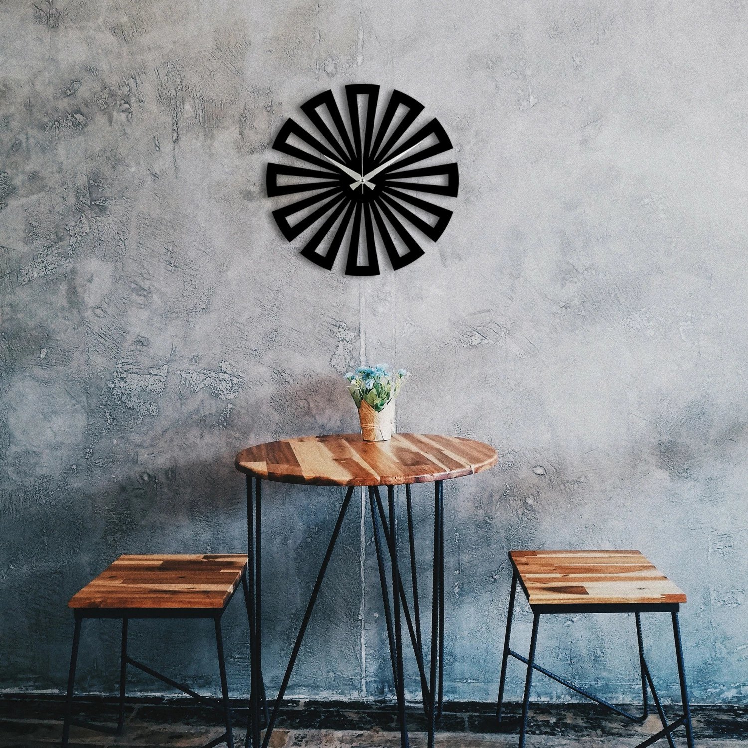 Orë muri dekorative prej metali, Wallity Enzoclock - S003, e zezë, 48x48cm