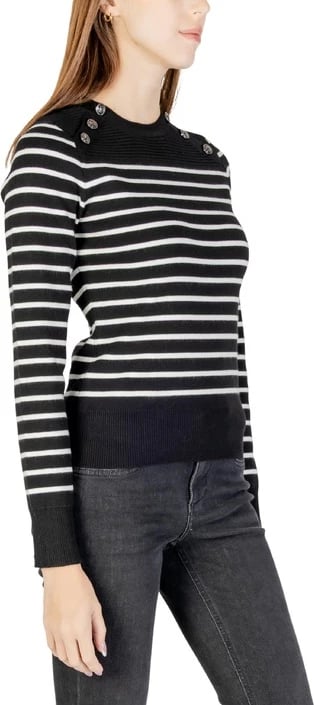 Xhemper femra Guess, i zi