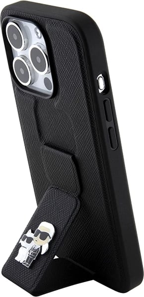 Mbështjellës Karl Lagerfeld Gripstand Saffiano Karl&Choupette Pins për iPhone 15 Pro, e zezë
