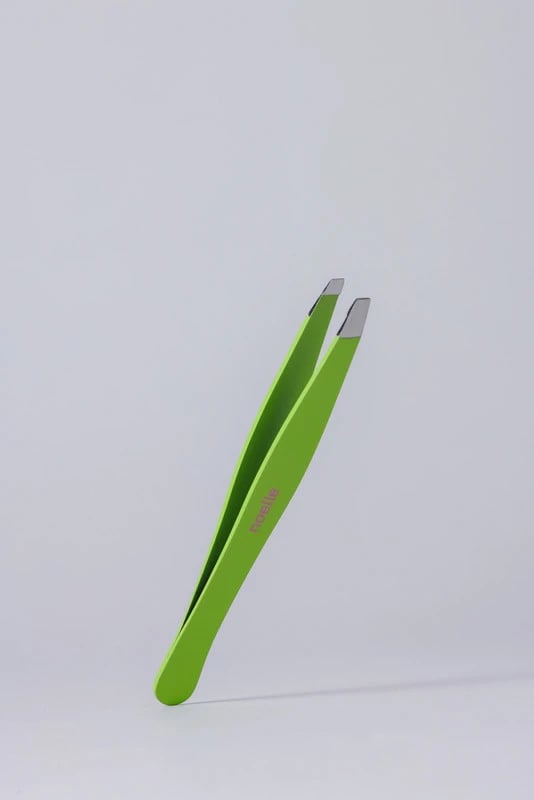 Noelle Tweezer