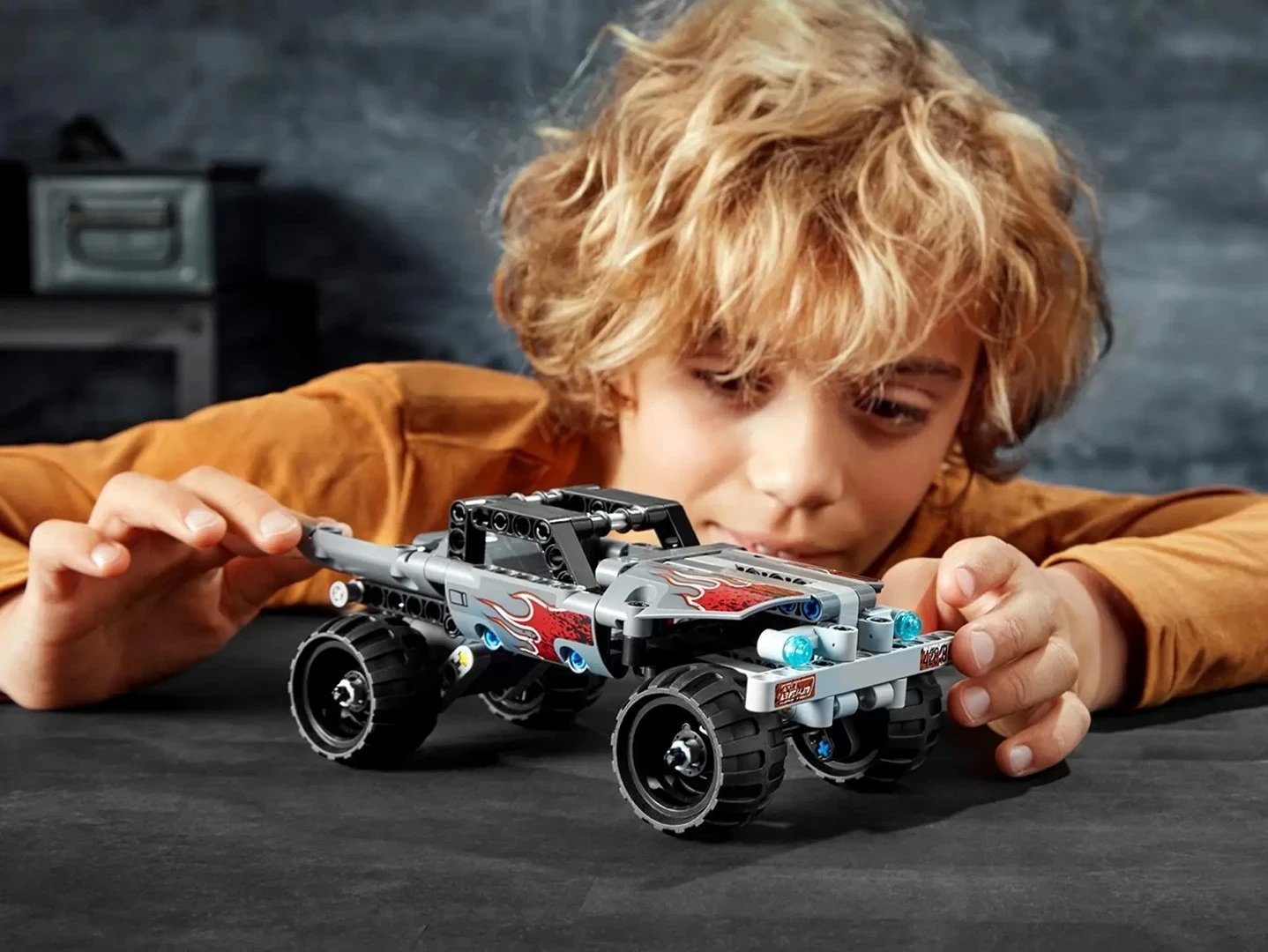 Lego Technic 42090 Getaway Truck, 128 pjesë, për fëmijë 7+