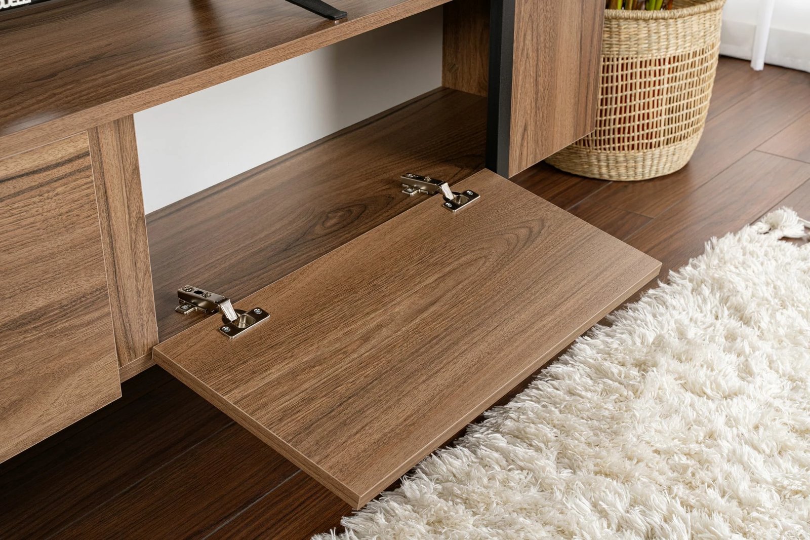 Komodë TV Nordure, ngjyrë arrë, e zezë, Serenity