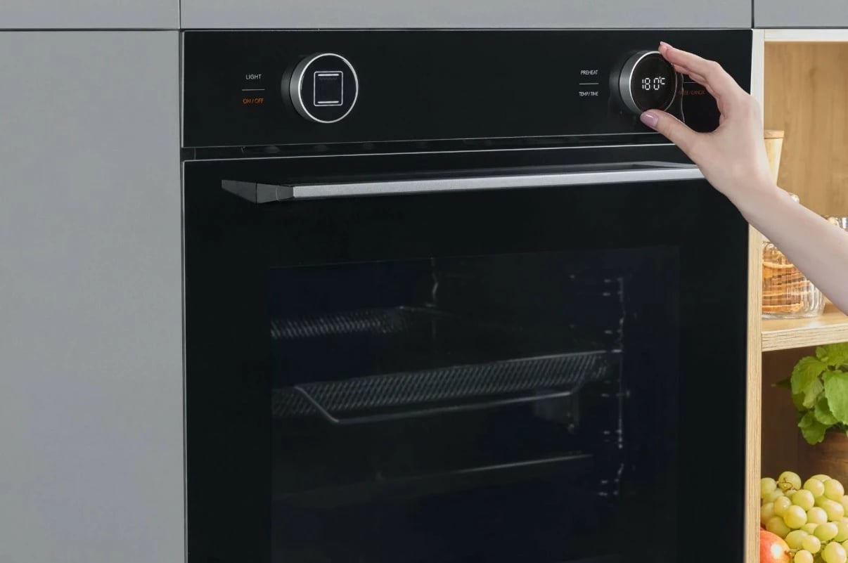 Furrë Amica ED6769BA+ S-TYPE, 72L, katalizë/avull, AirFry, e zezë Furrë Amica ED6769BA+ S-TYPE, 72L, katalizë/avull, AirFry, e zezë