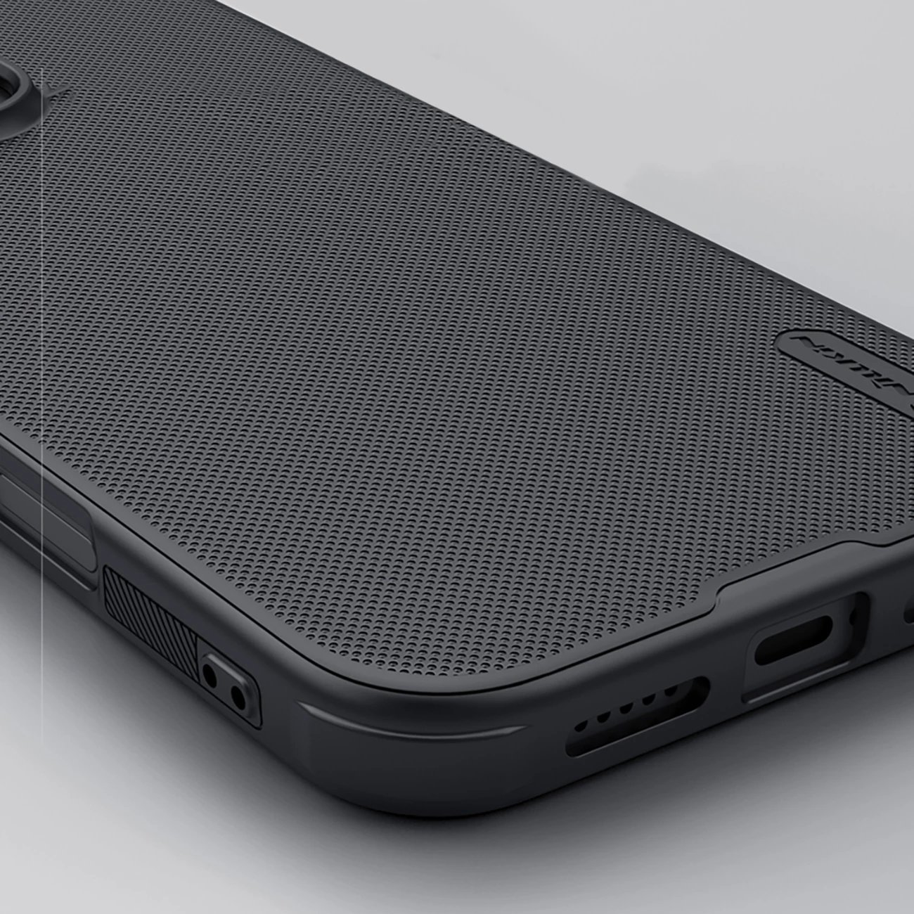 Mbështjellës Nillkin Super Frosted Shield Pro për iPhone 16 Pro, i zi