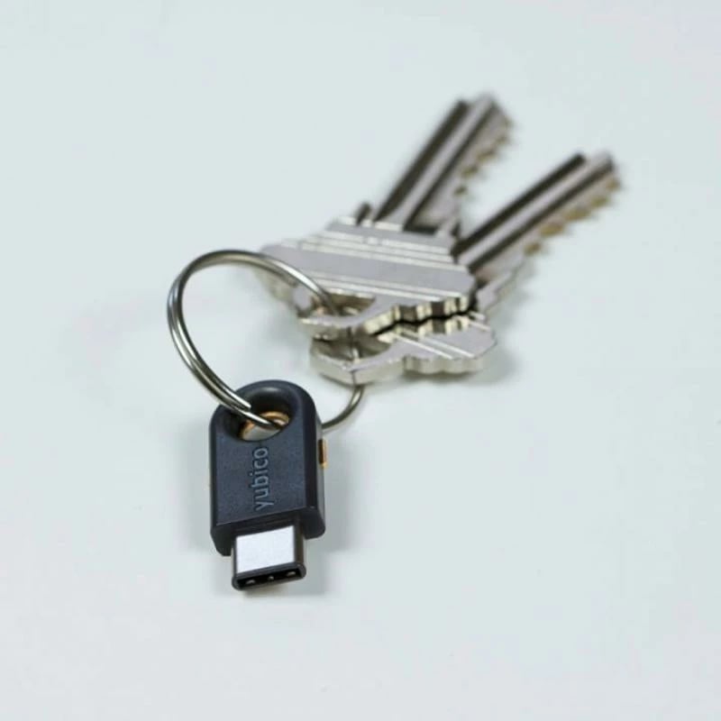 Çelës sigurie USB-C, Yubico YubiKey 5C, kompakt me vrimë unaze, e zezë/ari