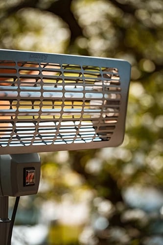 ngrohës terase në këmbë, Adler Camry CR 7737, 1000/2000W, elemente kuarci, IP24, zonë 14 m², lartësi 157–202 cm, gri