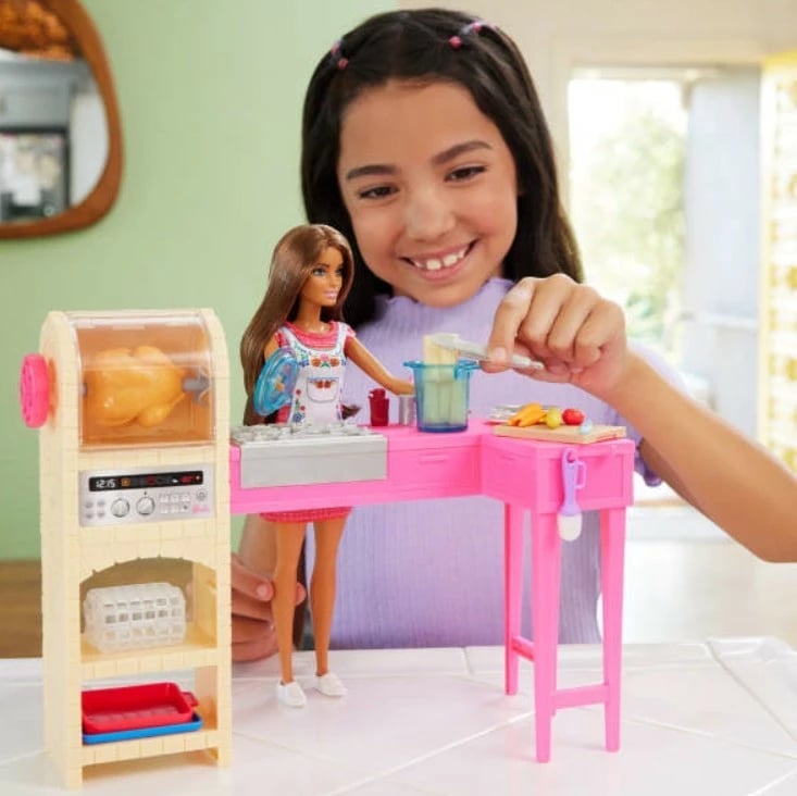 Set lodrash kuzhine me kukull, Barbie Teresa (Mattel) JCT06, kuzhinë me 20+ aksesorë, biskota me ndryshim ngjyrash