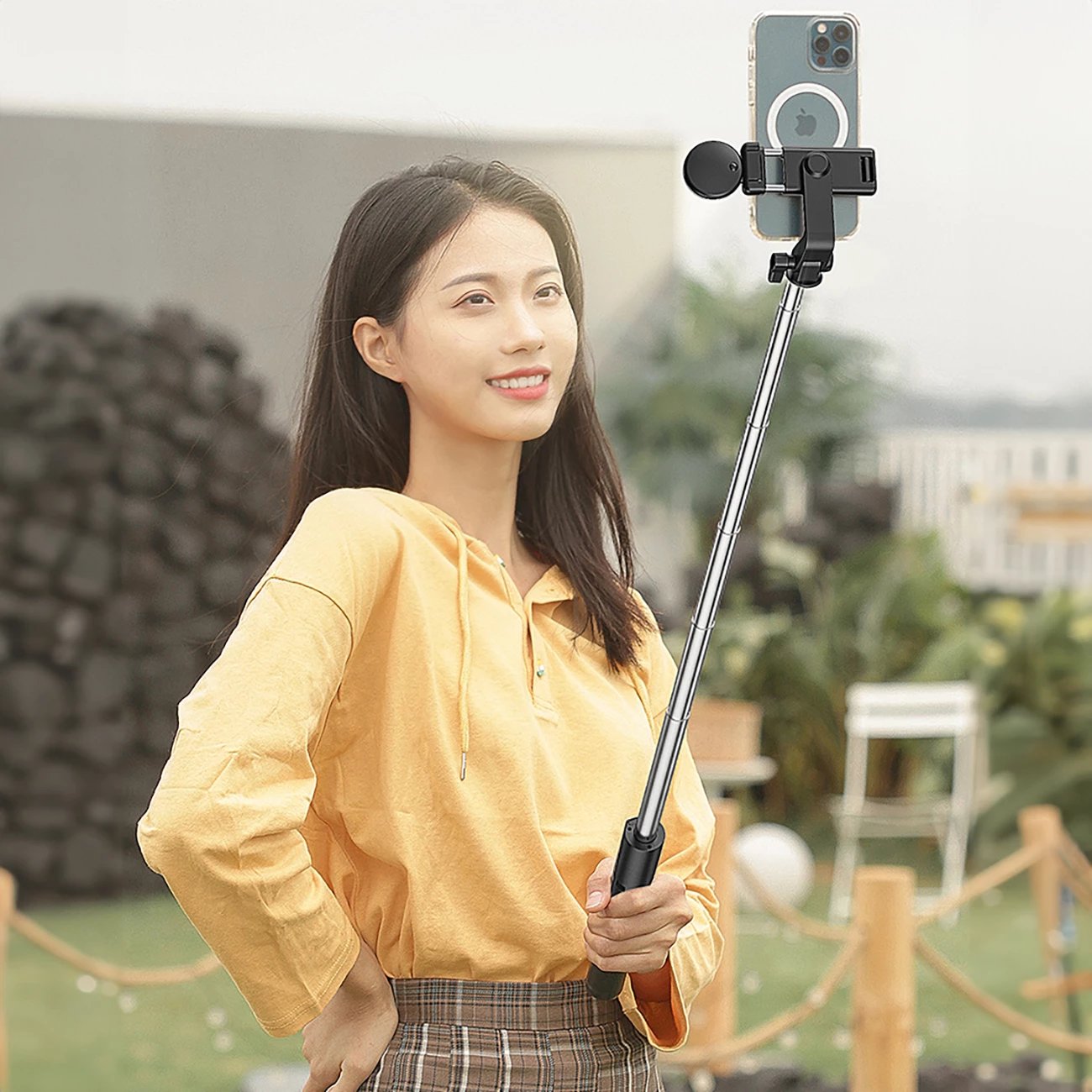Selfie stick Hurtel WH1YXS tripod teleskopik 1m me llambë LED, mbajtëse telefoni, e zezë