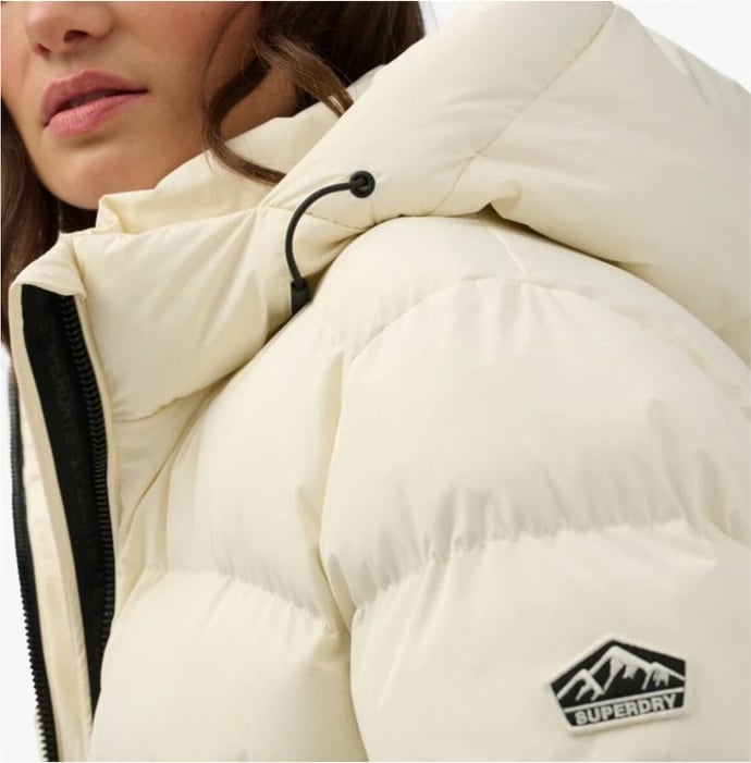 Jakne Superdry femra të bardha