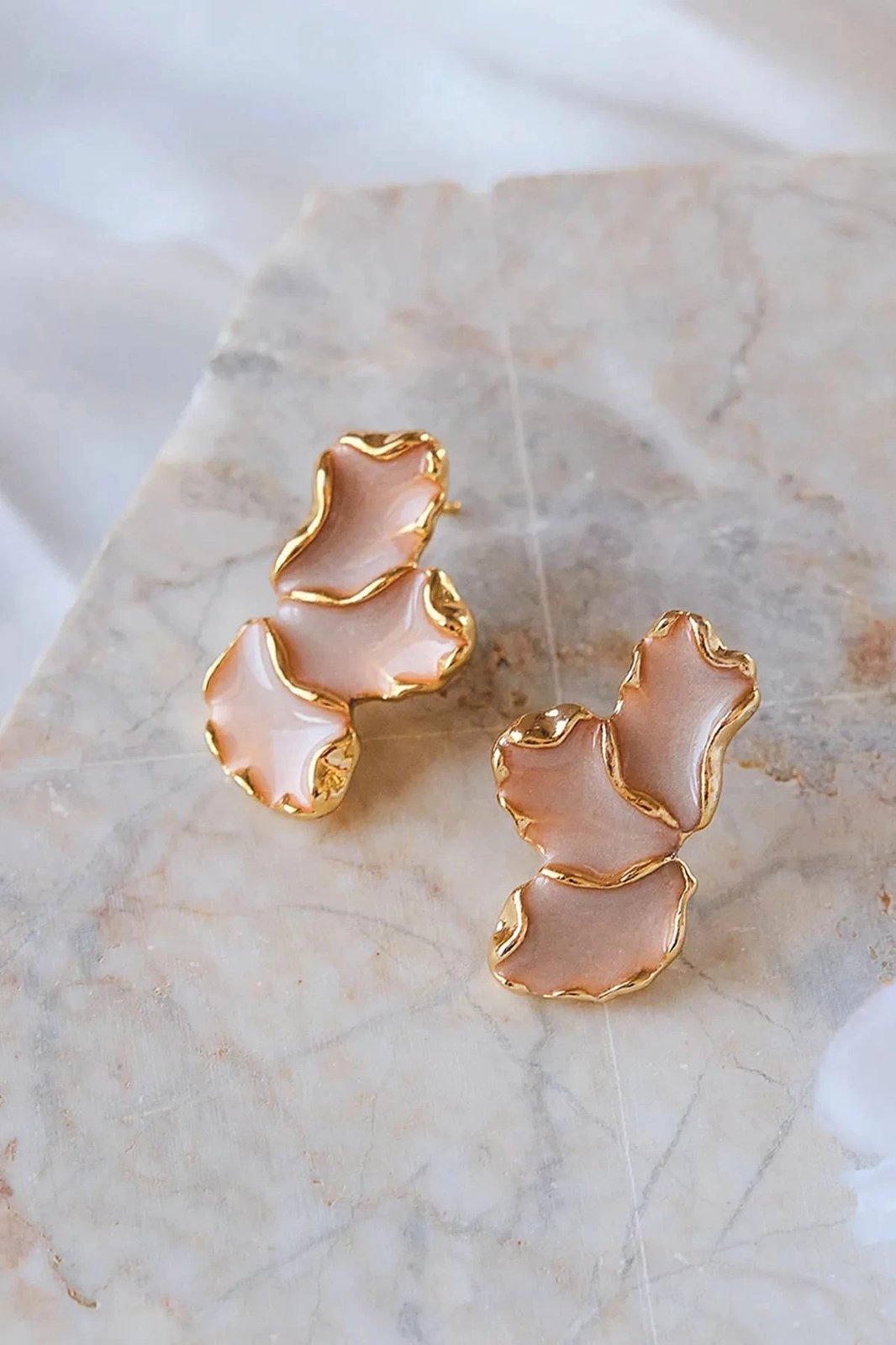 Vathë Jumeon, Sdf-Mn-Yprkkp, ngjyrë ari