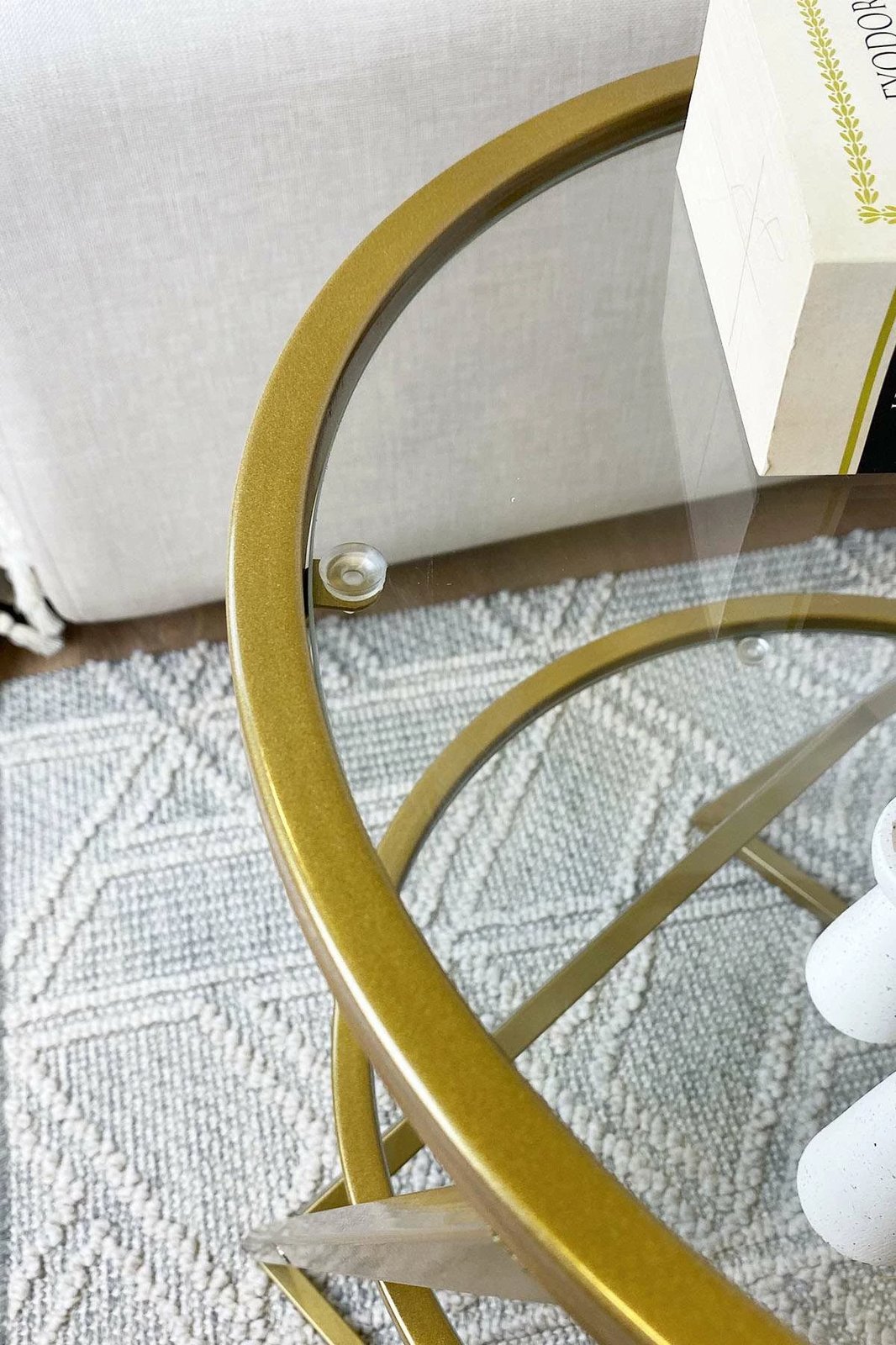 Tavolinë anësore Skye Decor, Valencia, ngjyrë ari