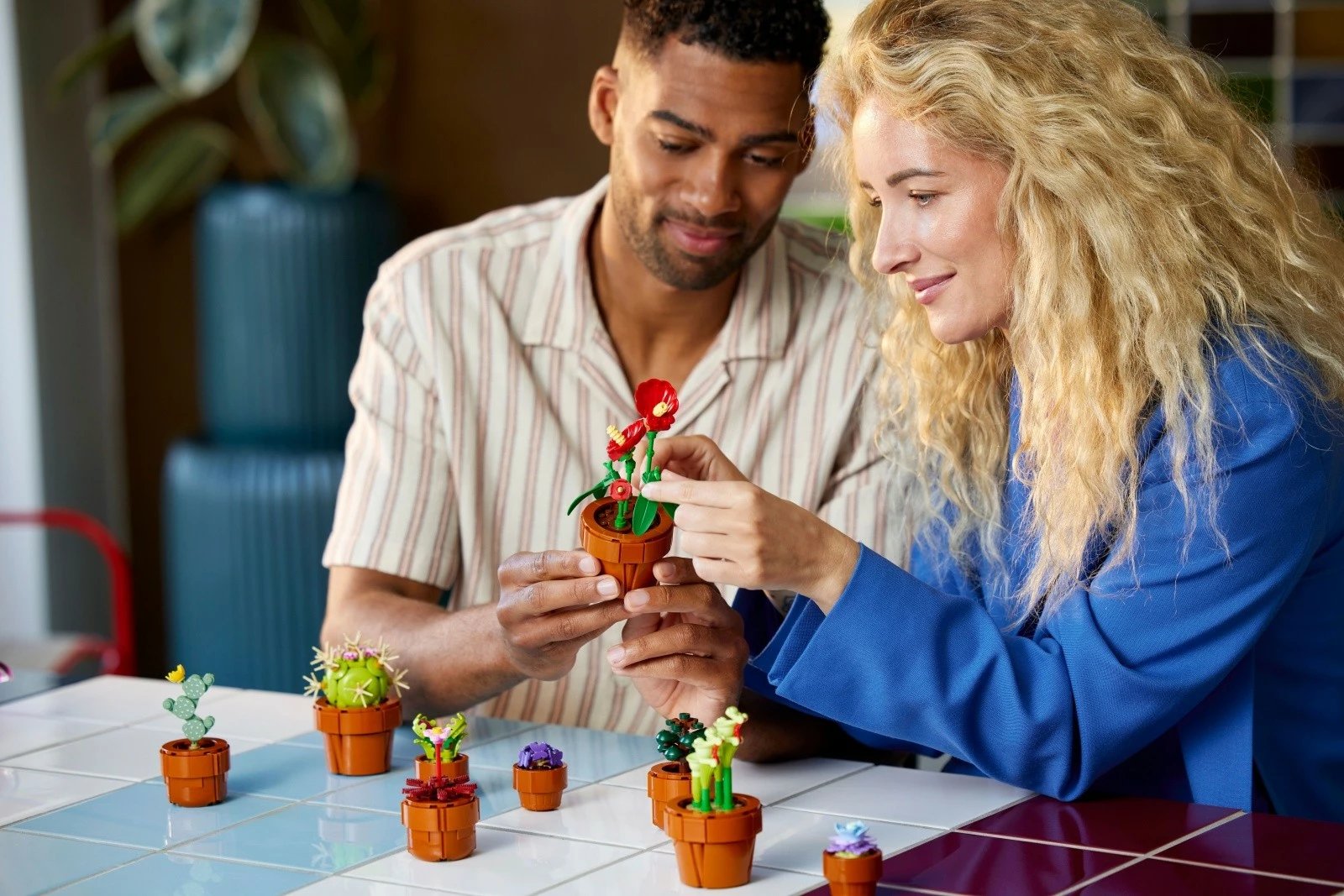 Set LEGO Icons 10329 Small Plants, 758 pjesë, dekor për të rritur, plastikë